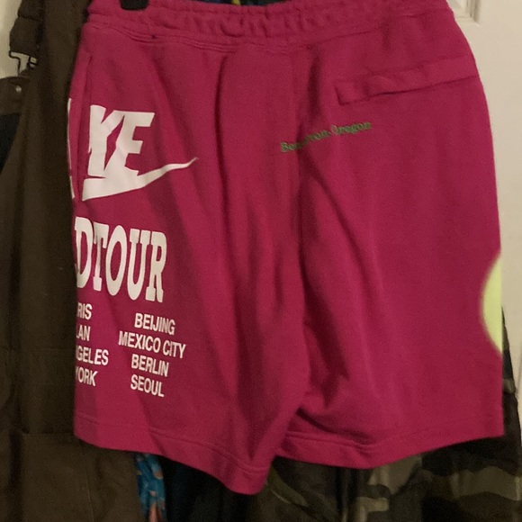 Nike worldwide sweat shorts color pink size medium - Picture 2 of 3